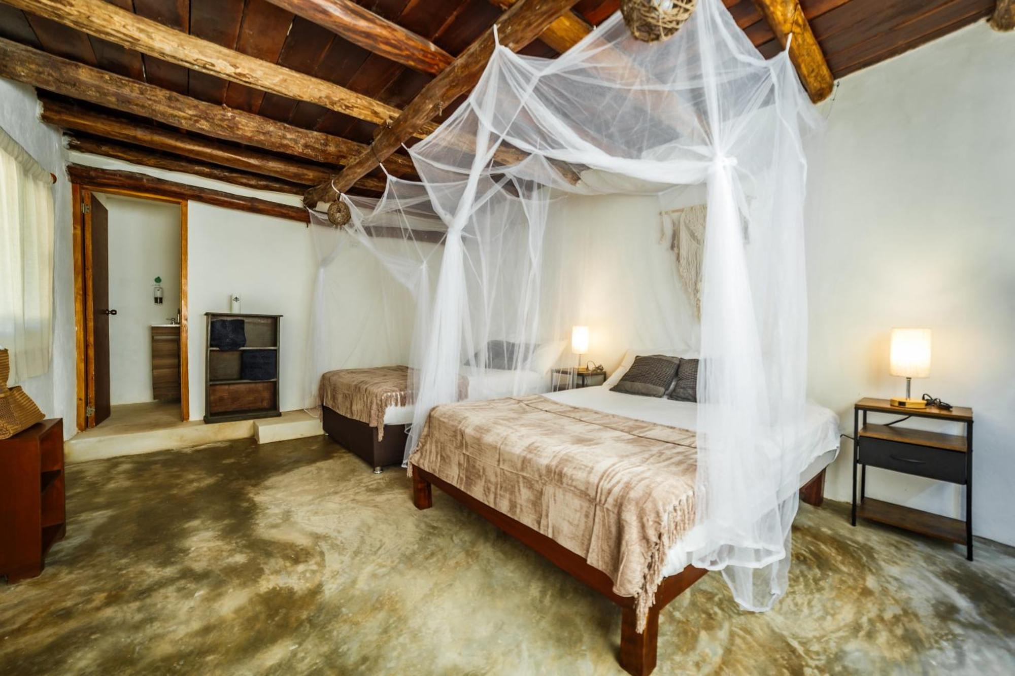 Eco Banitas Hotel *