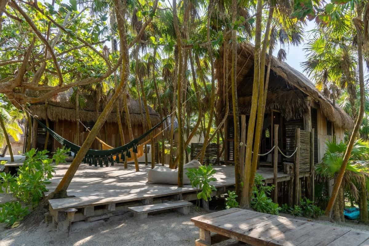 Beautiful 5 Bedroom Beachfront Villa *