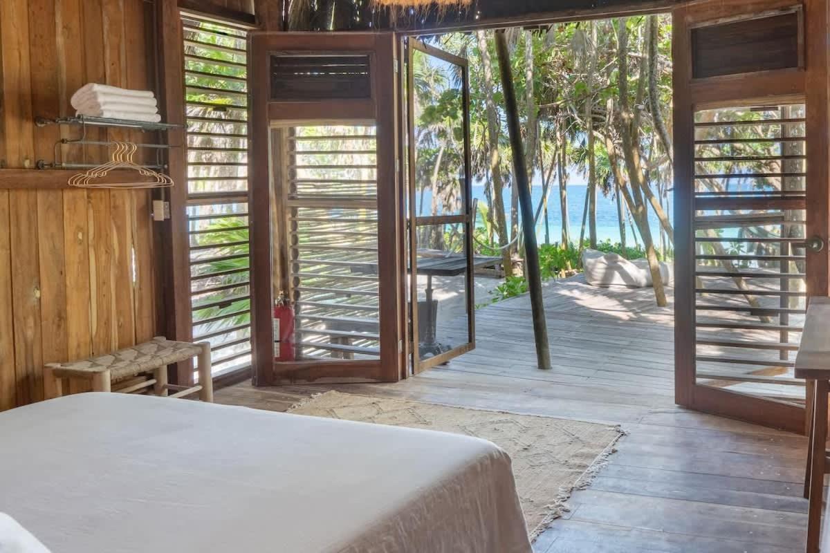 Beautiful 5 Bedroom Beachfront Villa *