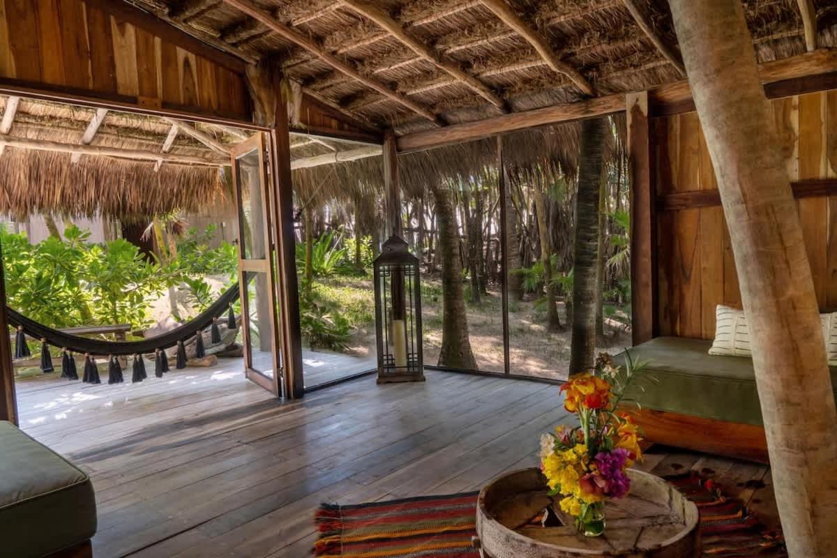 Beautiful 5 Bedroom Beachfront Villa *