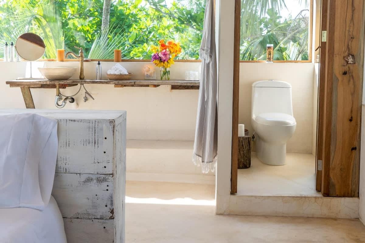 Beautiful 5 Bedroom Beachfront Villa