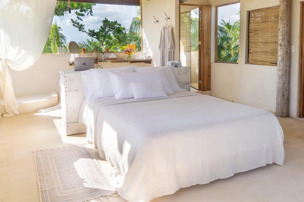 Beautiful 5 Bedroom Beachfront *