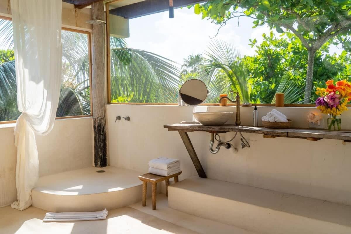 Beautiful 5 Bedroom Beachfront Villa