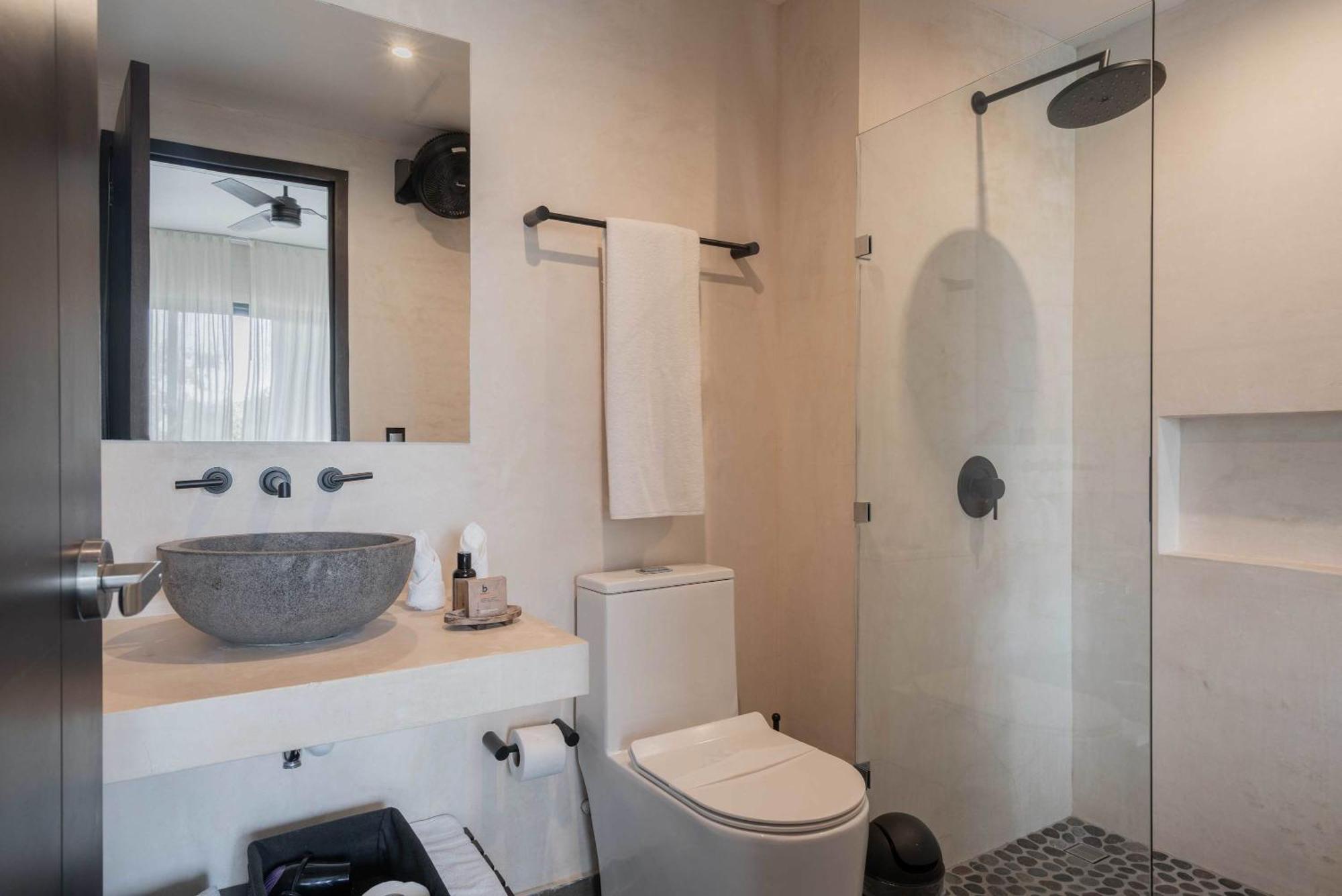 Exclusive 20 Guest Pool Tubs And Concierge Villa *