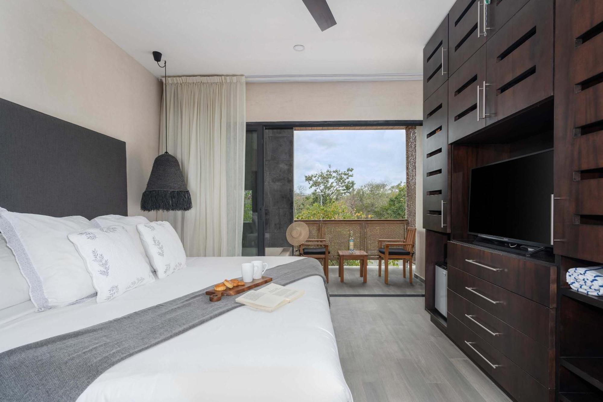 Exclusive 20 Guest Pool Tubs And Concierge Villa *