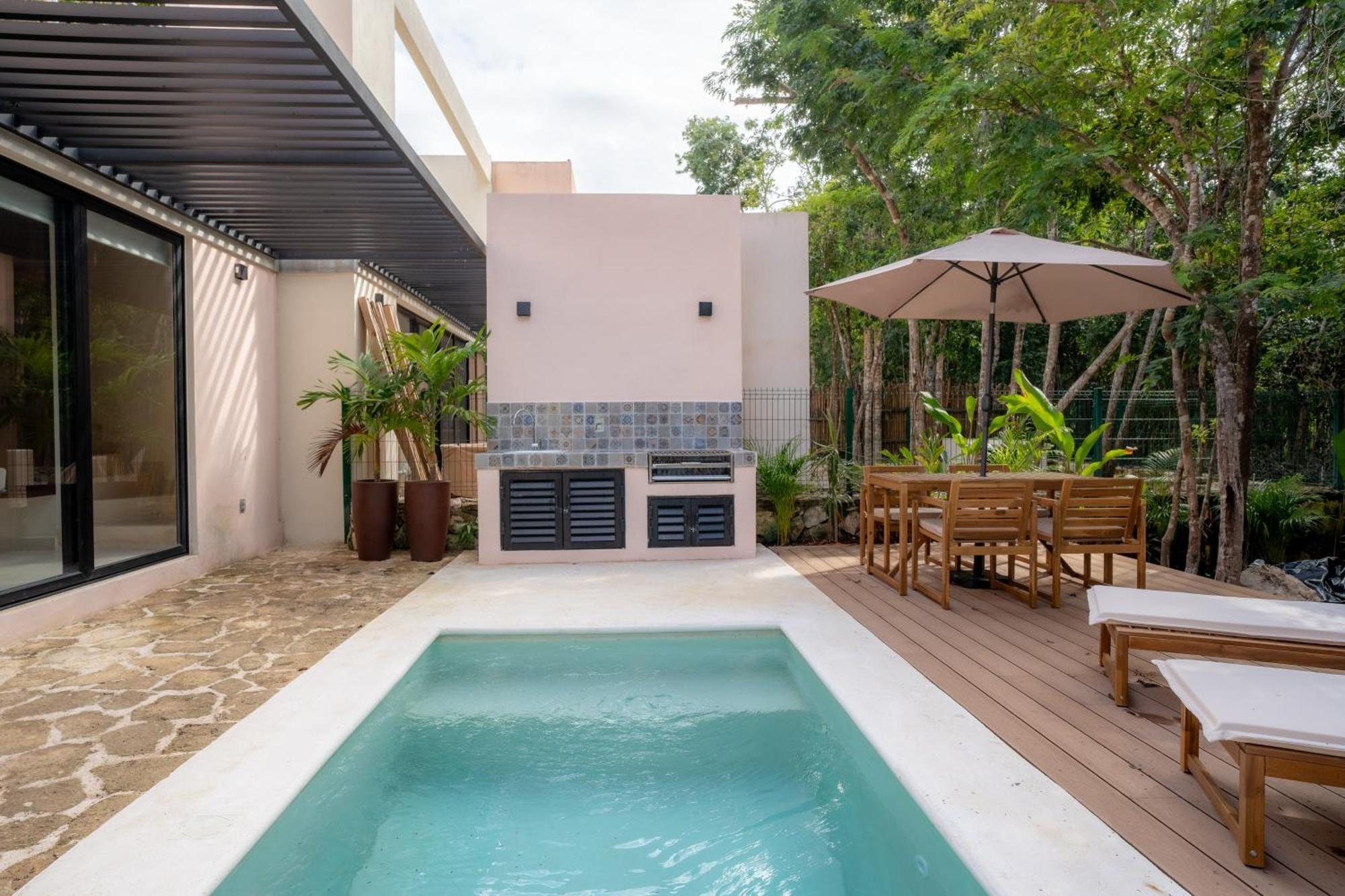 Holiday home The Hibiscus House