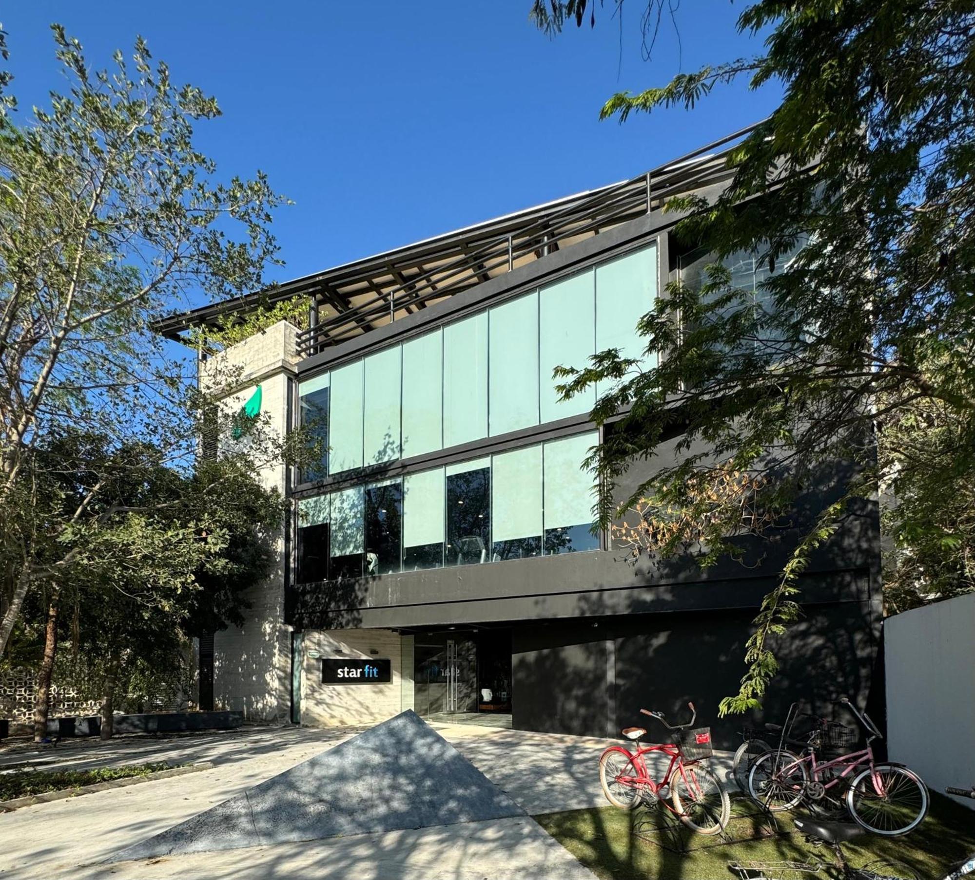 Starfit Boutique Beachclub, & Gym Included Hotel