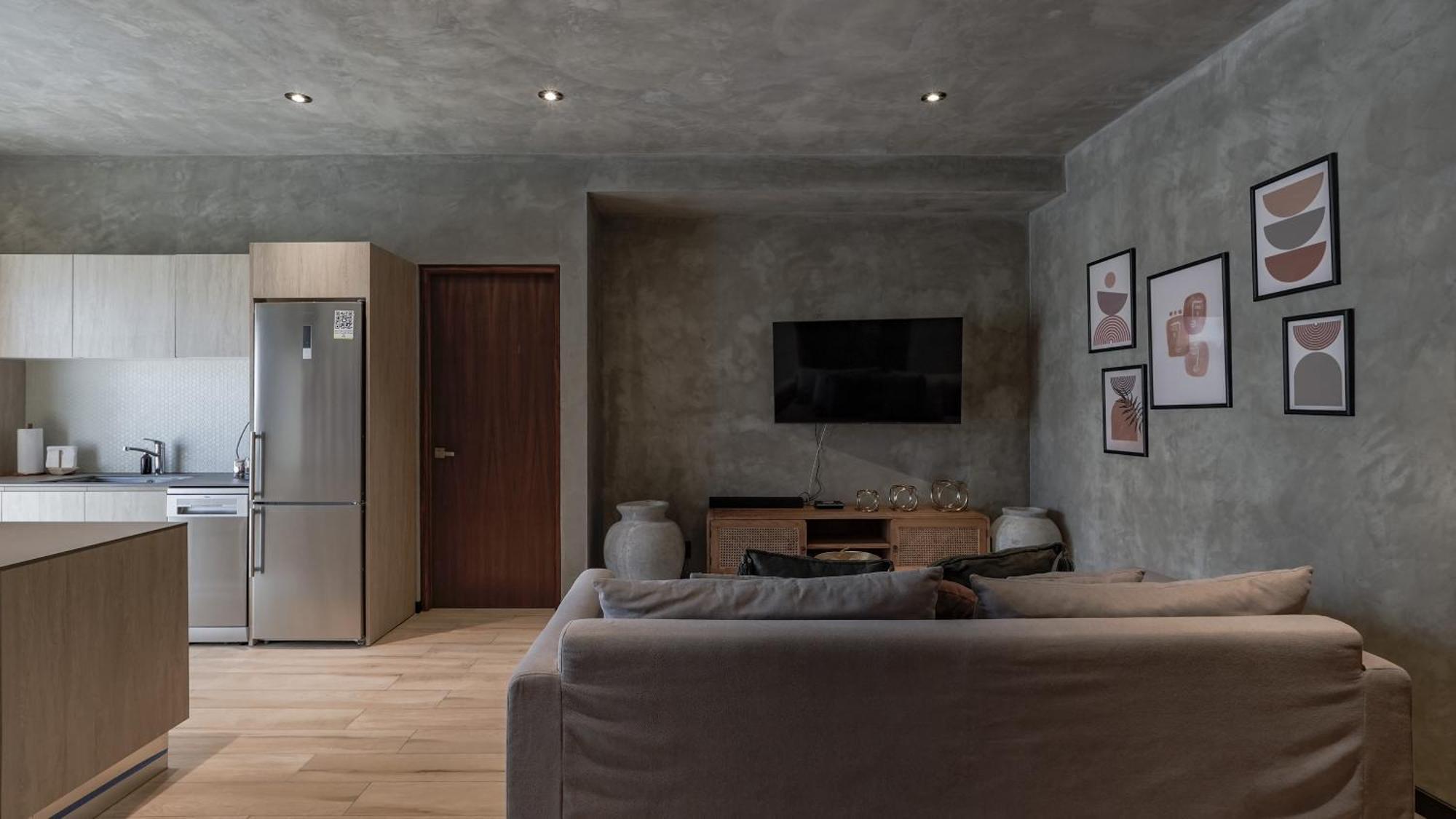 Contemporary & Well-located *