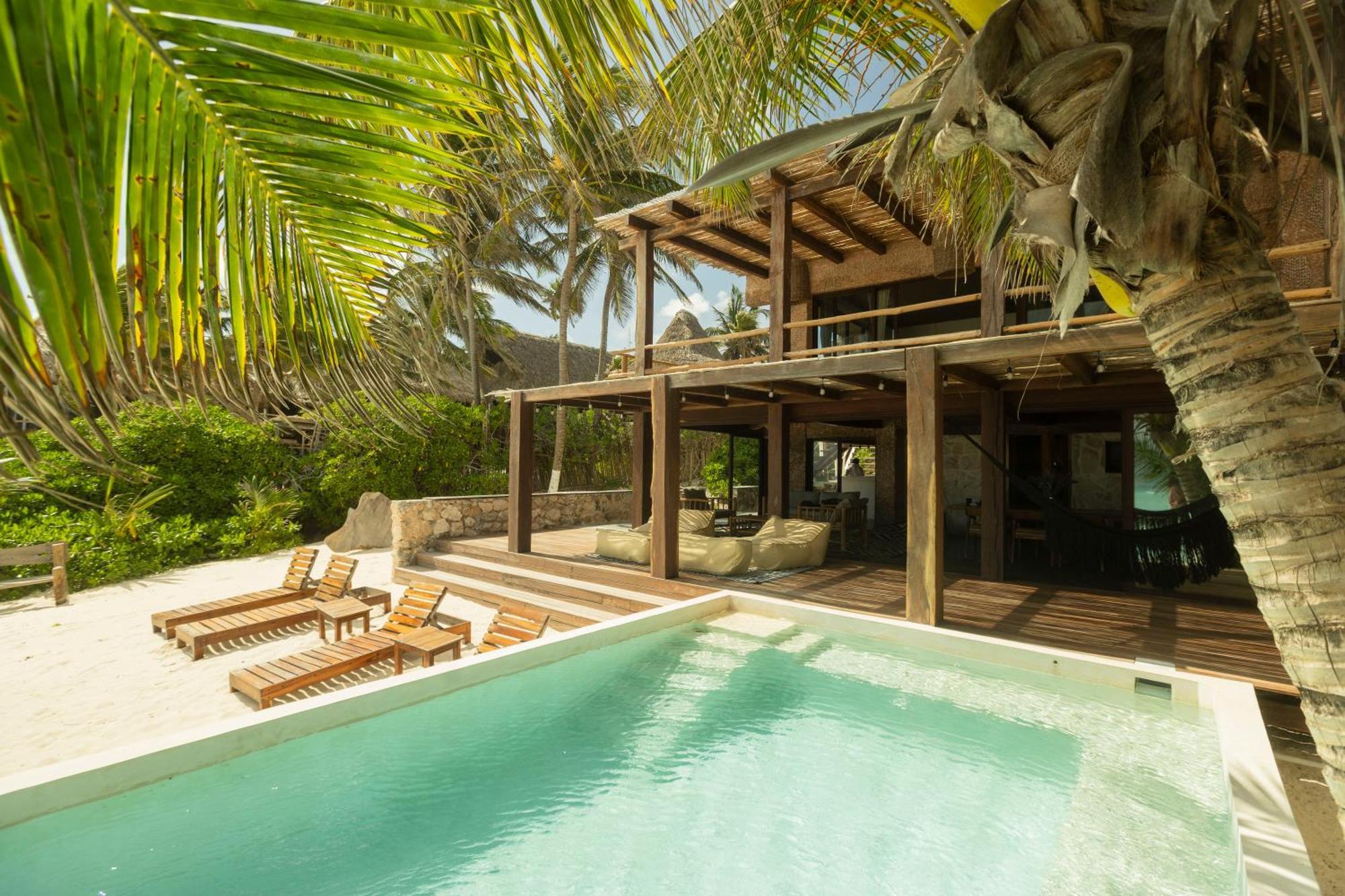 Casa Aakbal - Luxury Front Villa