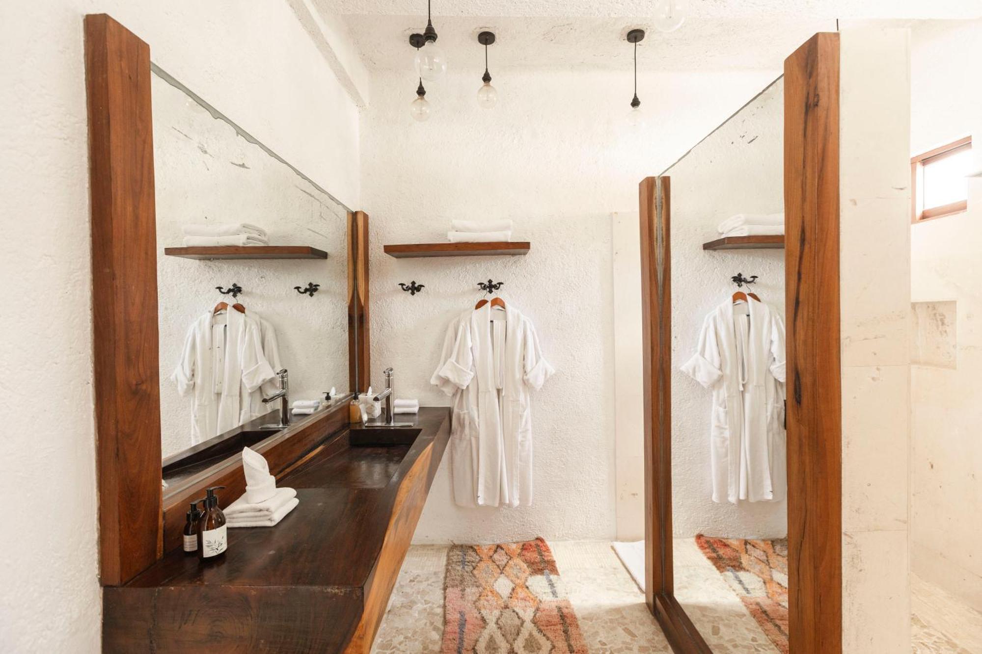 Villa Casa Aakbal - Luxury Front Tulum