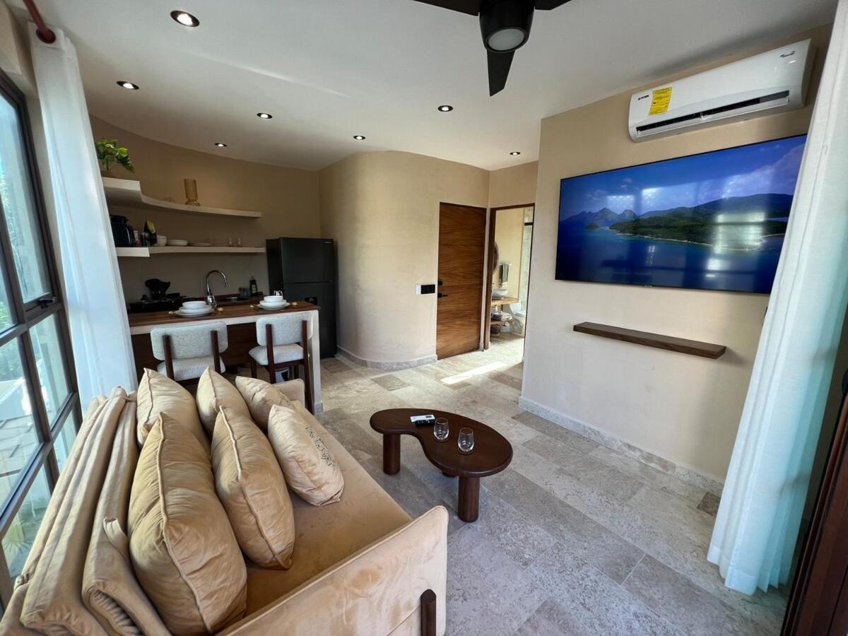 Charming Boutique Jungle Views Private Pool Apartment