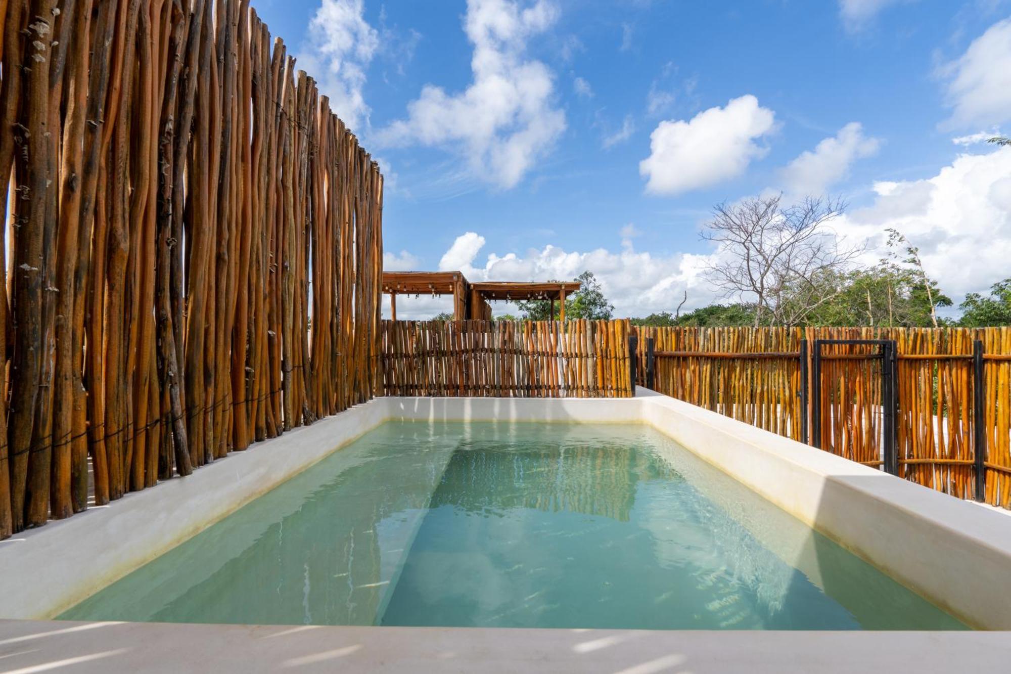 Moonstone - With Private Pool And 24hrs Security & Club Access *