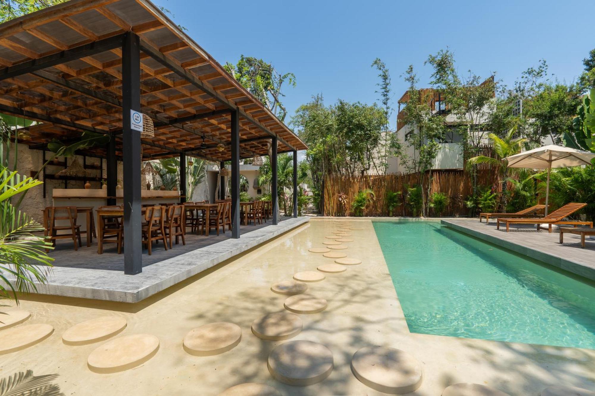 Moonstone - With Private Pool And 24hrs Security & Club Access *