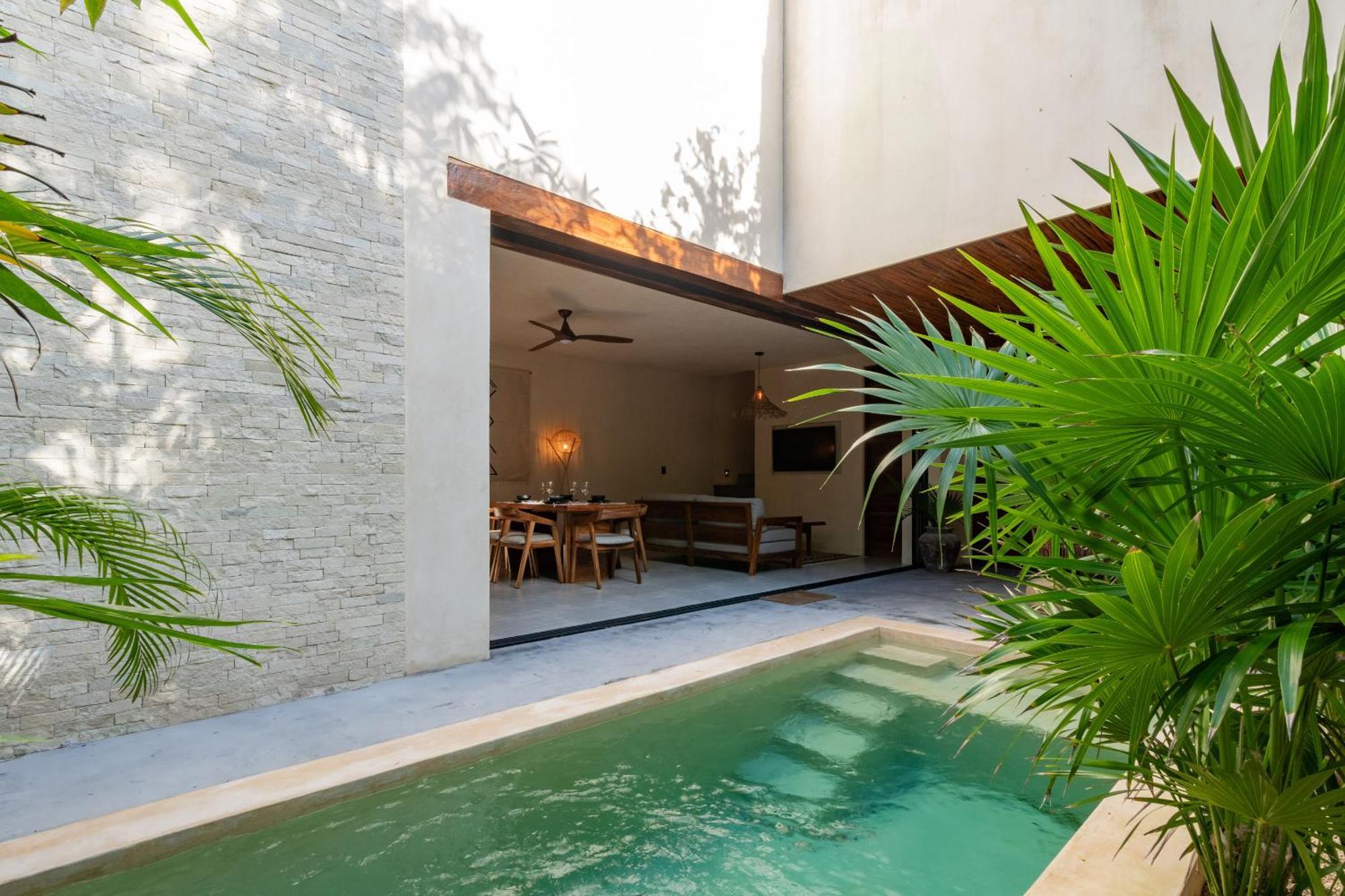 Moonstone - With Private Pool And 24hrs Security & Club Access *
