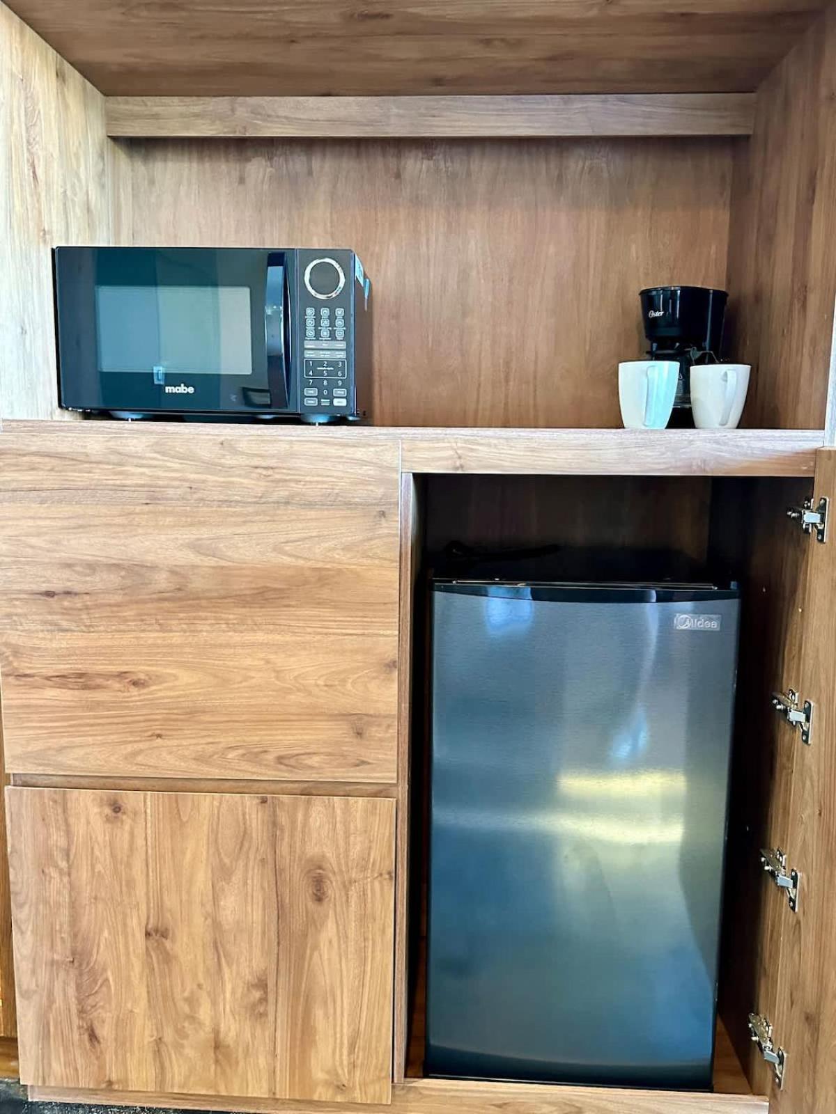 Relaxing Lakeside Retreat Pool, Hot Tub Y Patio