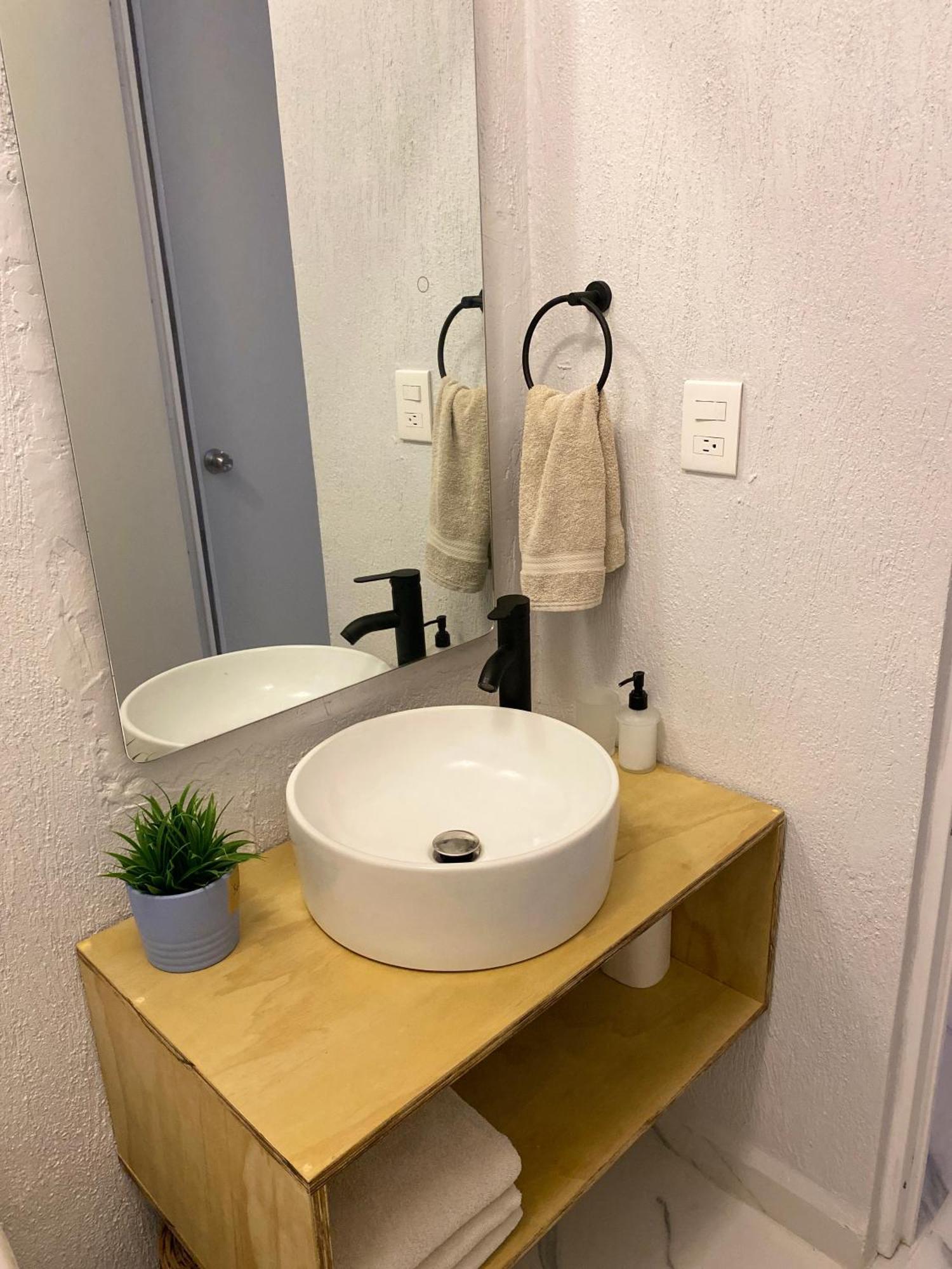 One Day Peaceful & Cozy In A Residential Neighborhood *