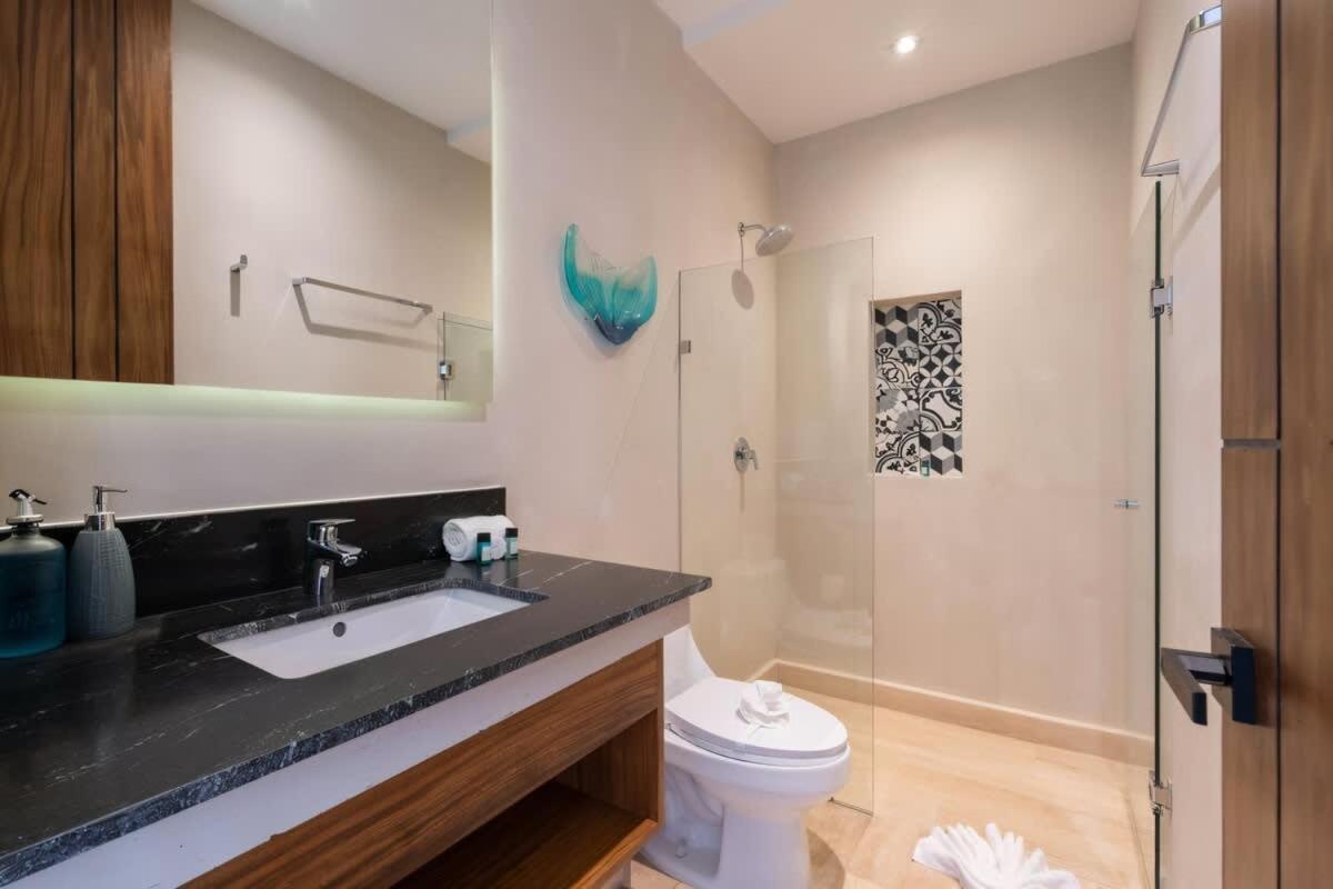 Hyde Master Private Balcony Gym Sunny Pool Apartment *