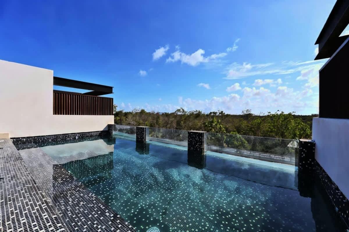 Hyde Master Private Balcony Gym Sunny Pool Apartment