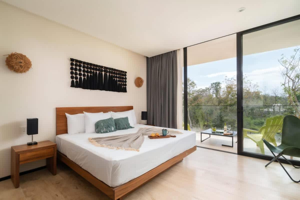 Hyde Master Private Balcony Gym Sunny Pool Apartment