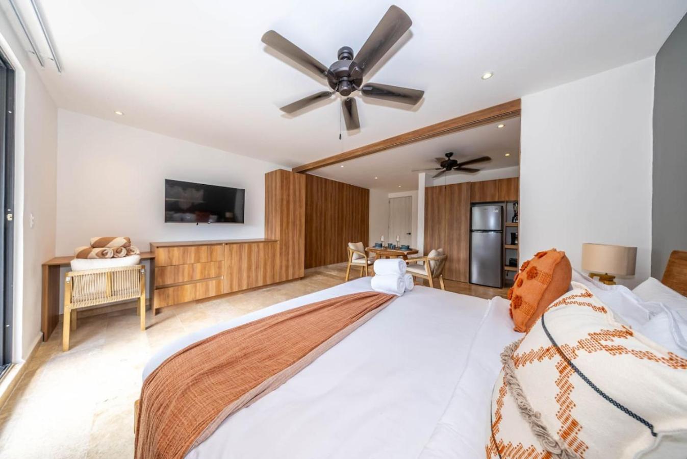King W Private Balcony Rooftop Pool And Gym
