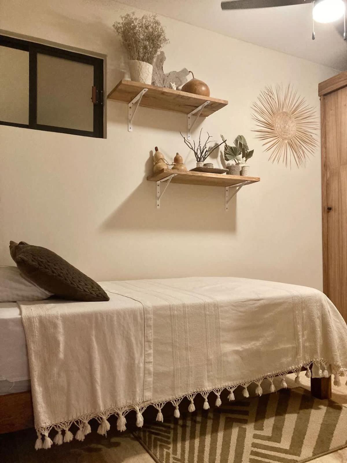 Stunning 2 Bedroom At With Infinity And Jacuzzi By Waves Management *