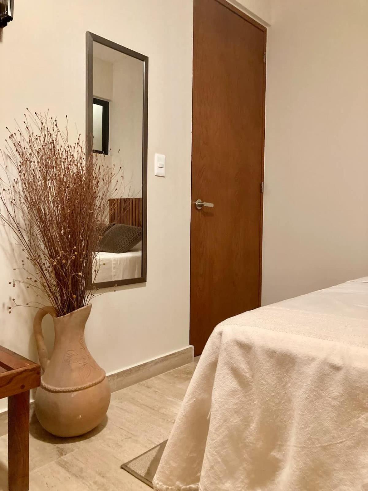 Stunning 2 Bedroom At With Infinity And Jacuzzi By Waves Management