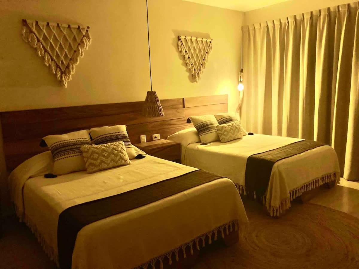 Stunning 2 Bedroom At With Infinity And Jacuzzi By Waves Management *