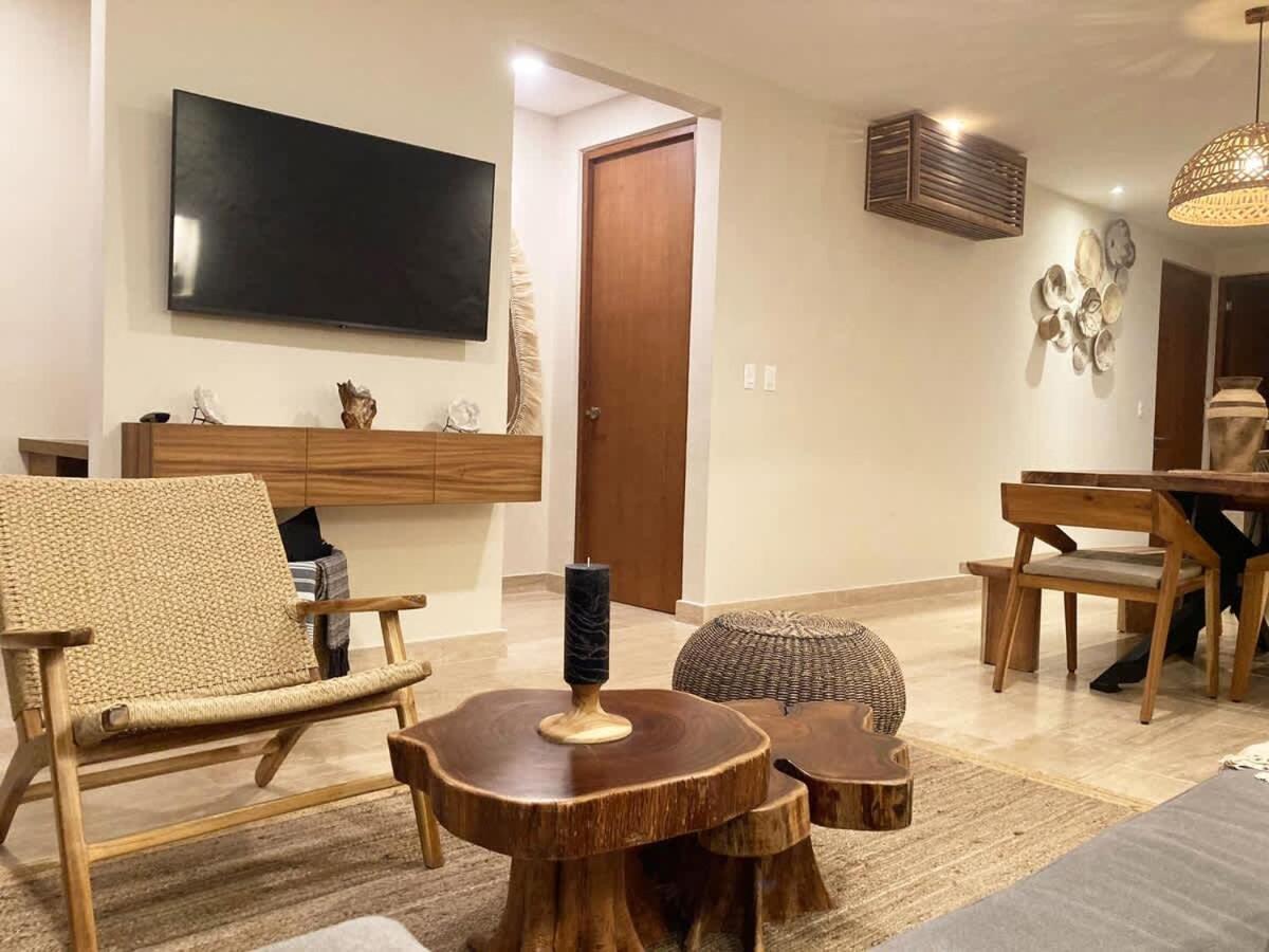 Stunning 2 Bedroom At With Infinity And Jacuzzi By Waves Management *