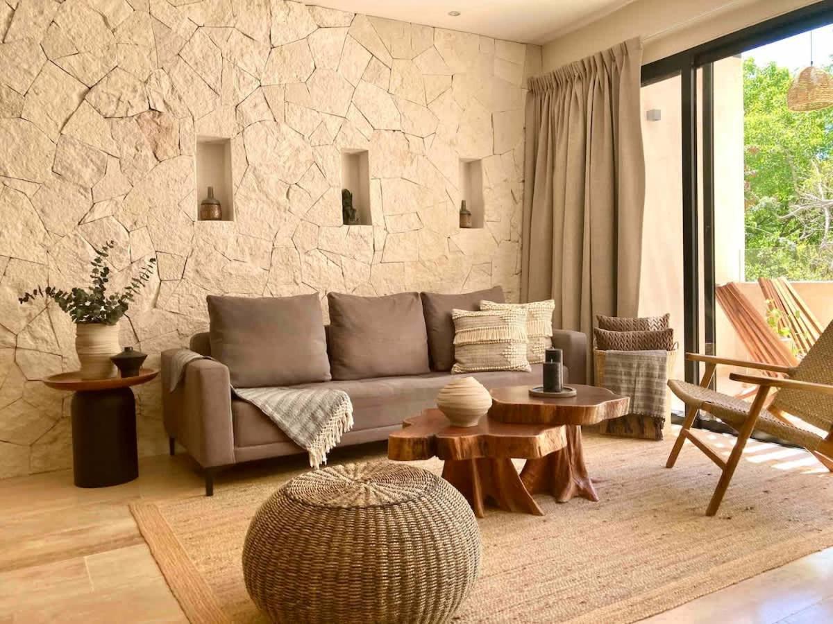 Stunning 2 Bedroom At With Infinity And Jacuzzi By Waves Management