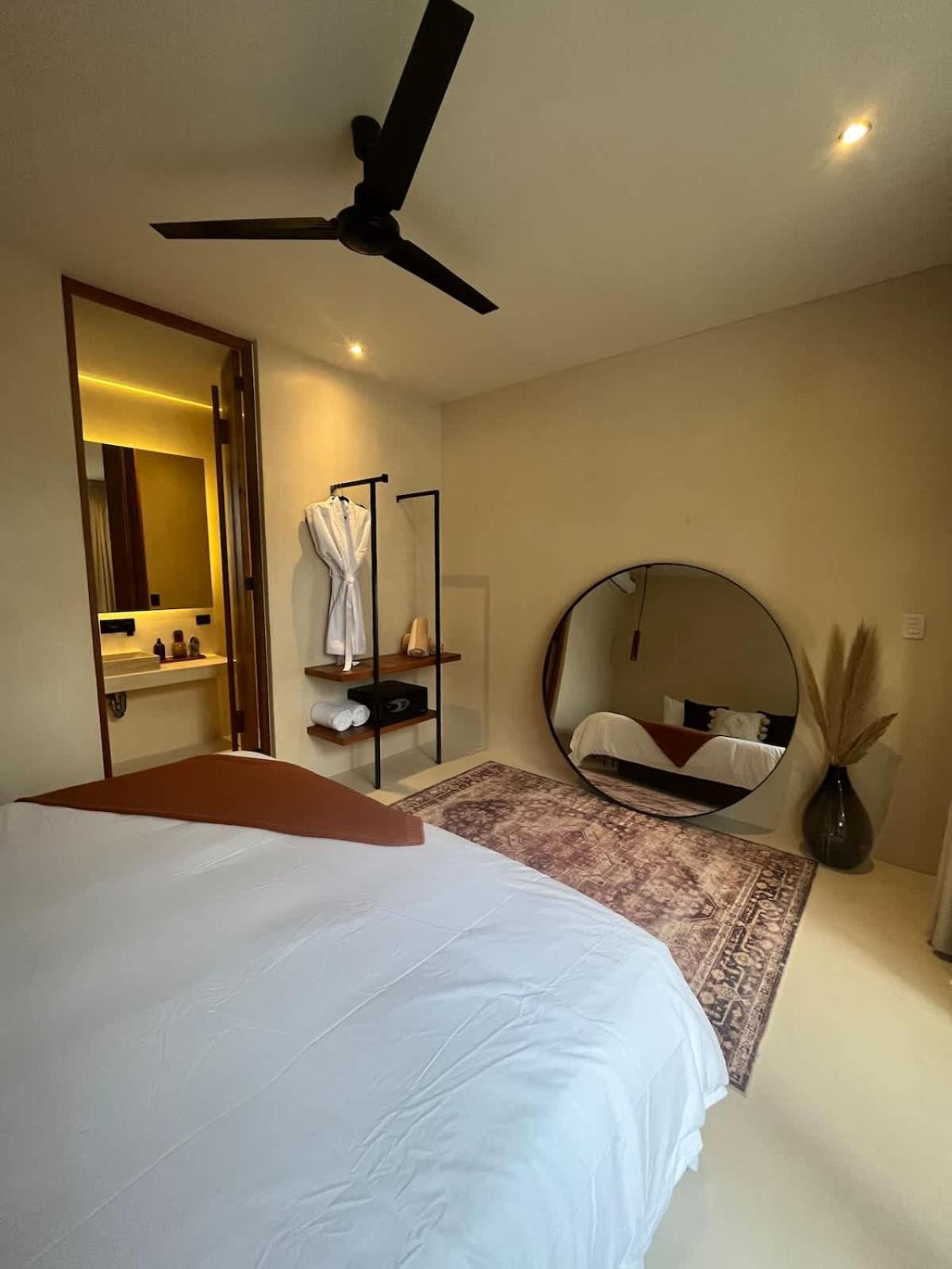 Hacienda Babylon - 9 10 Pools Gym & Sauna