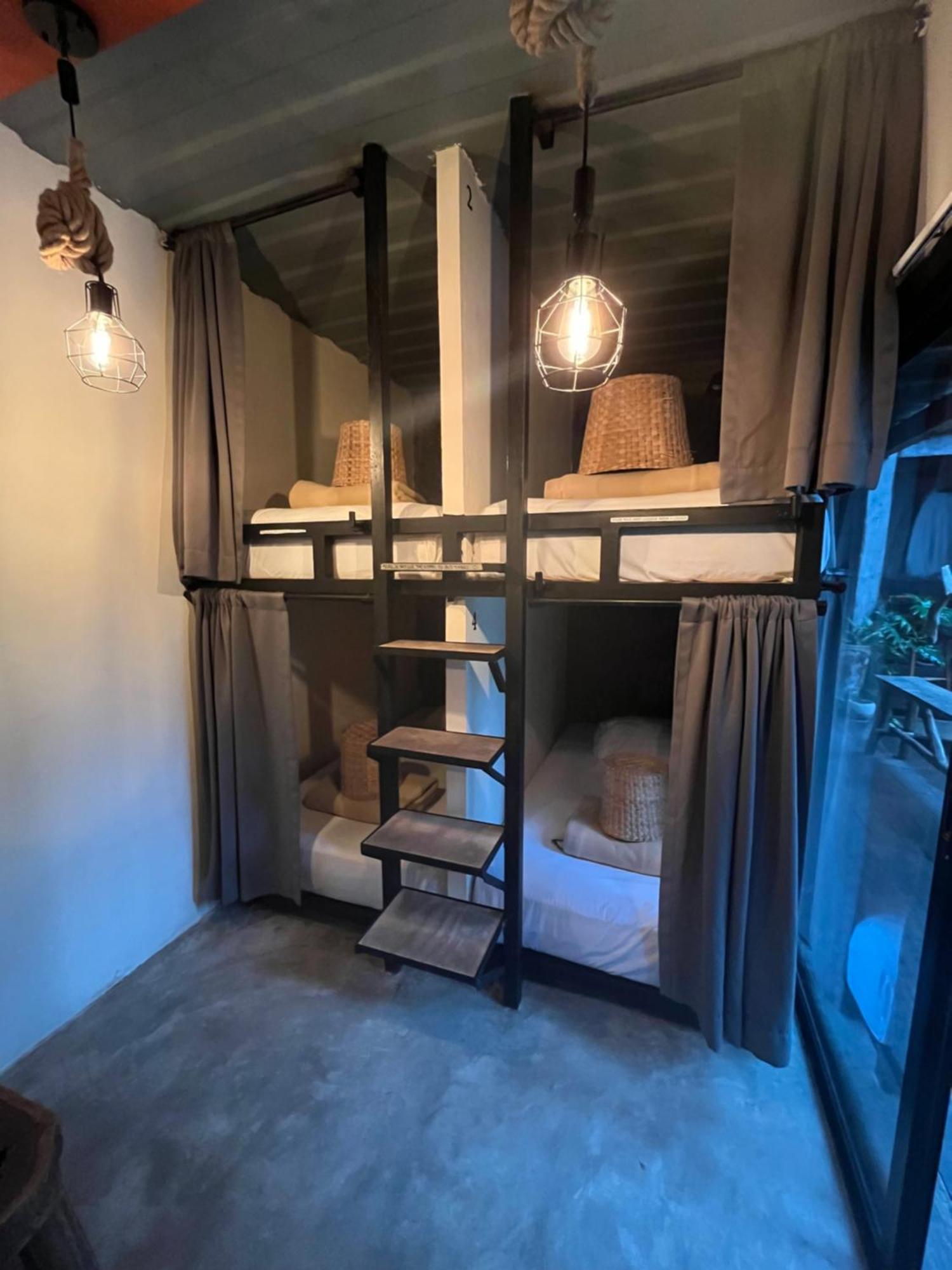 Meteora & Coffeehouse Tulum