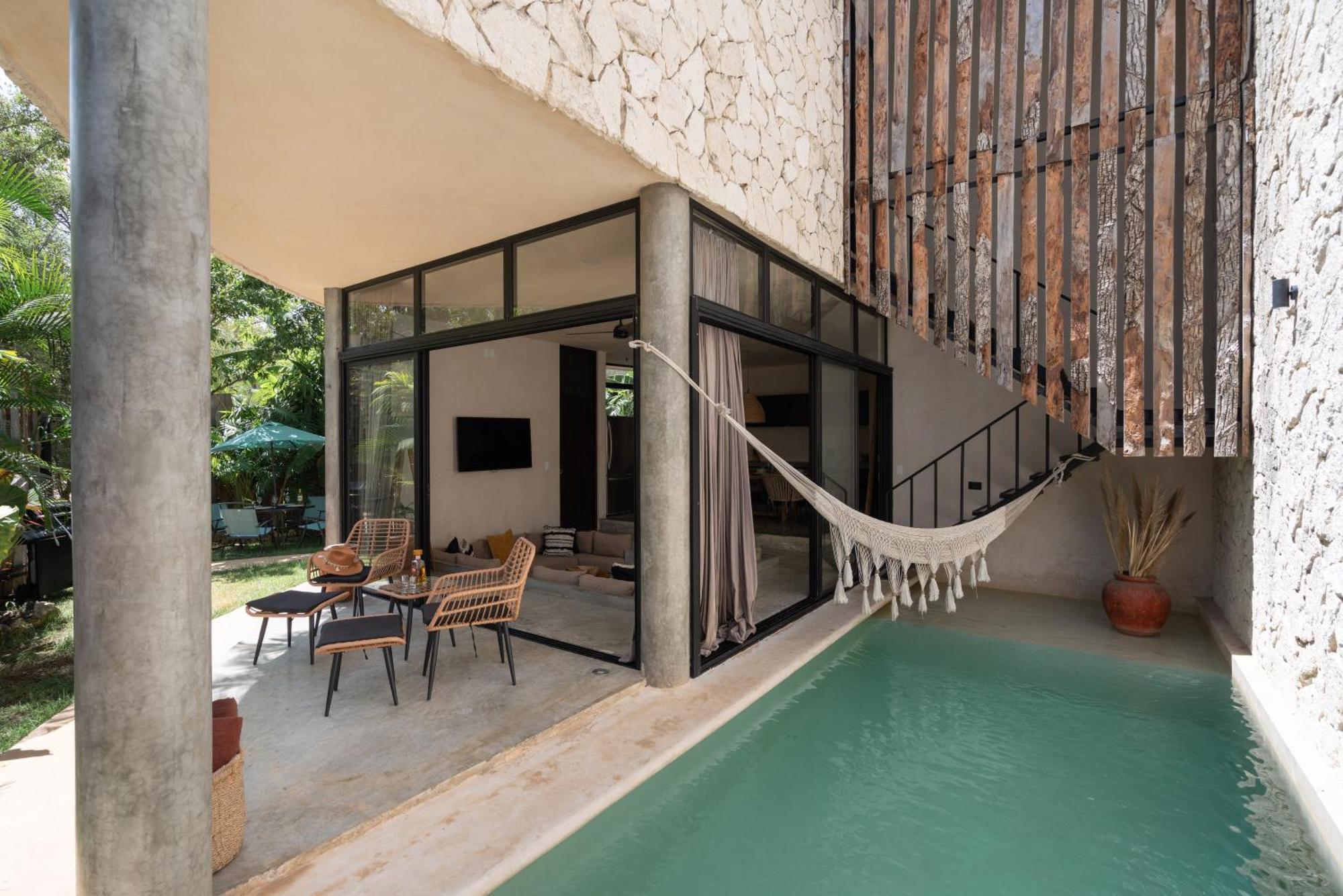 Rousseau Jungle Priv Pool Concierge 1b