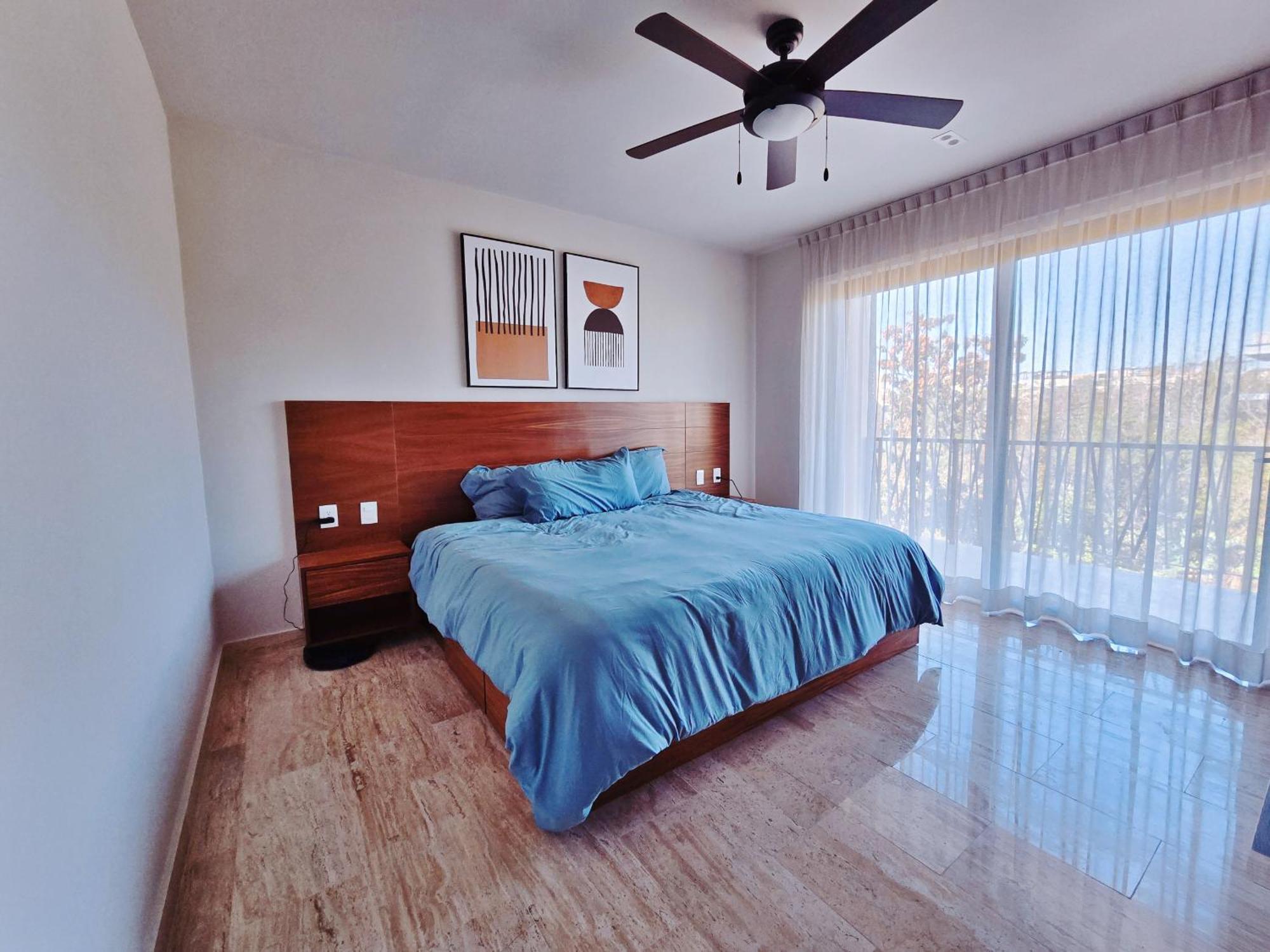 Apartment 1 Bedroom With King Bed And Balcony With Amenities View *