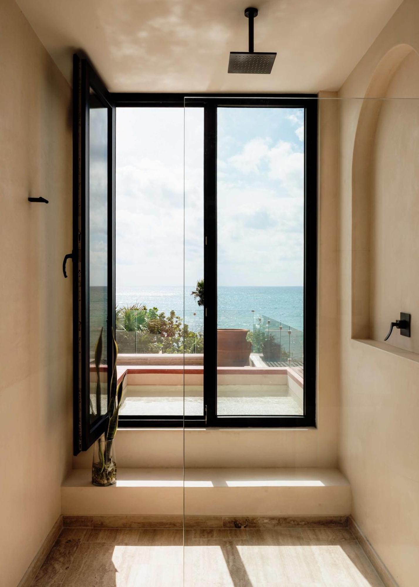 Beachfront - Stunning Pool