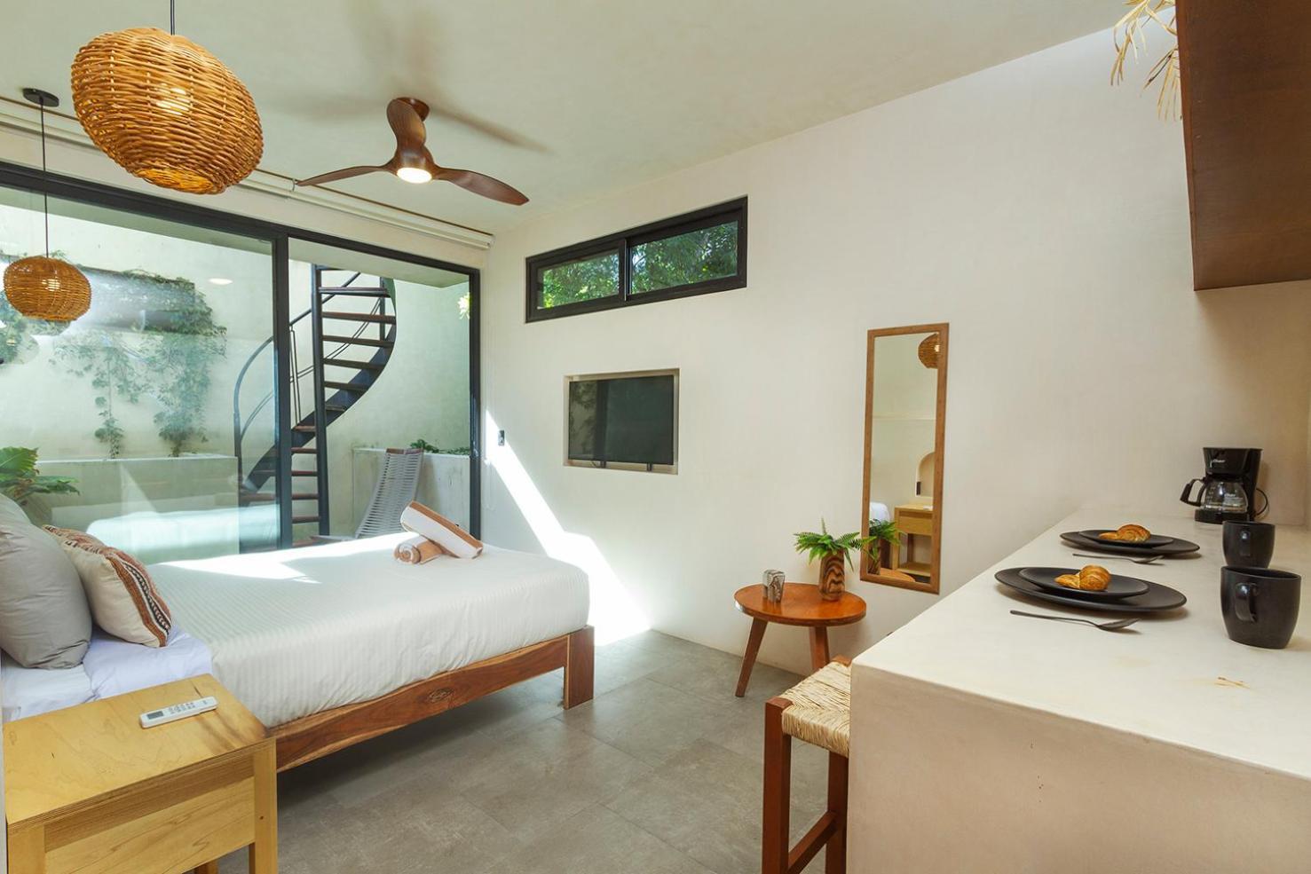 Illuminated Space & Private Pool Apartment