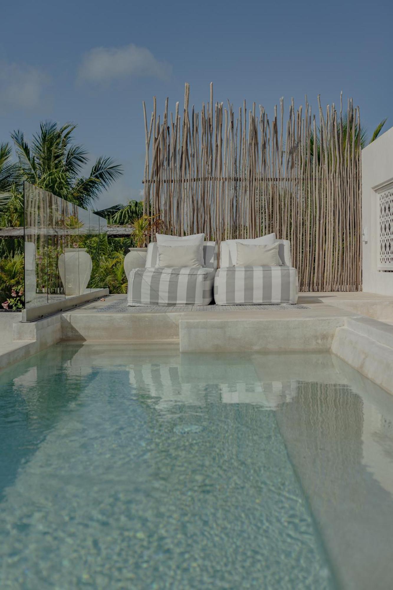 Sana Beachfront Boutique Hotel 5*