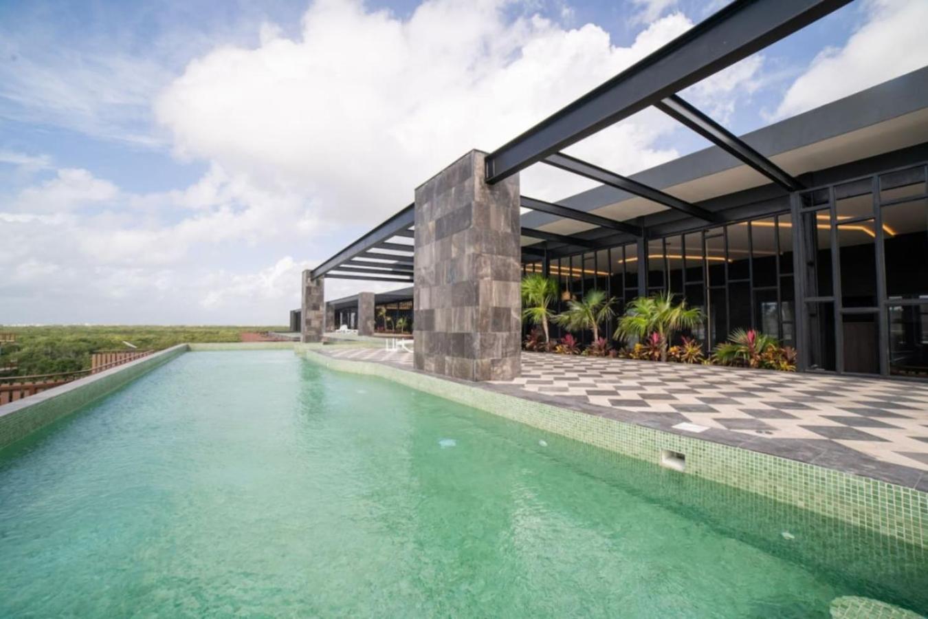 Amira Walking To The Tati *