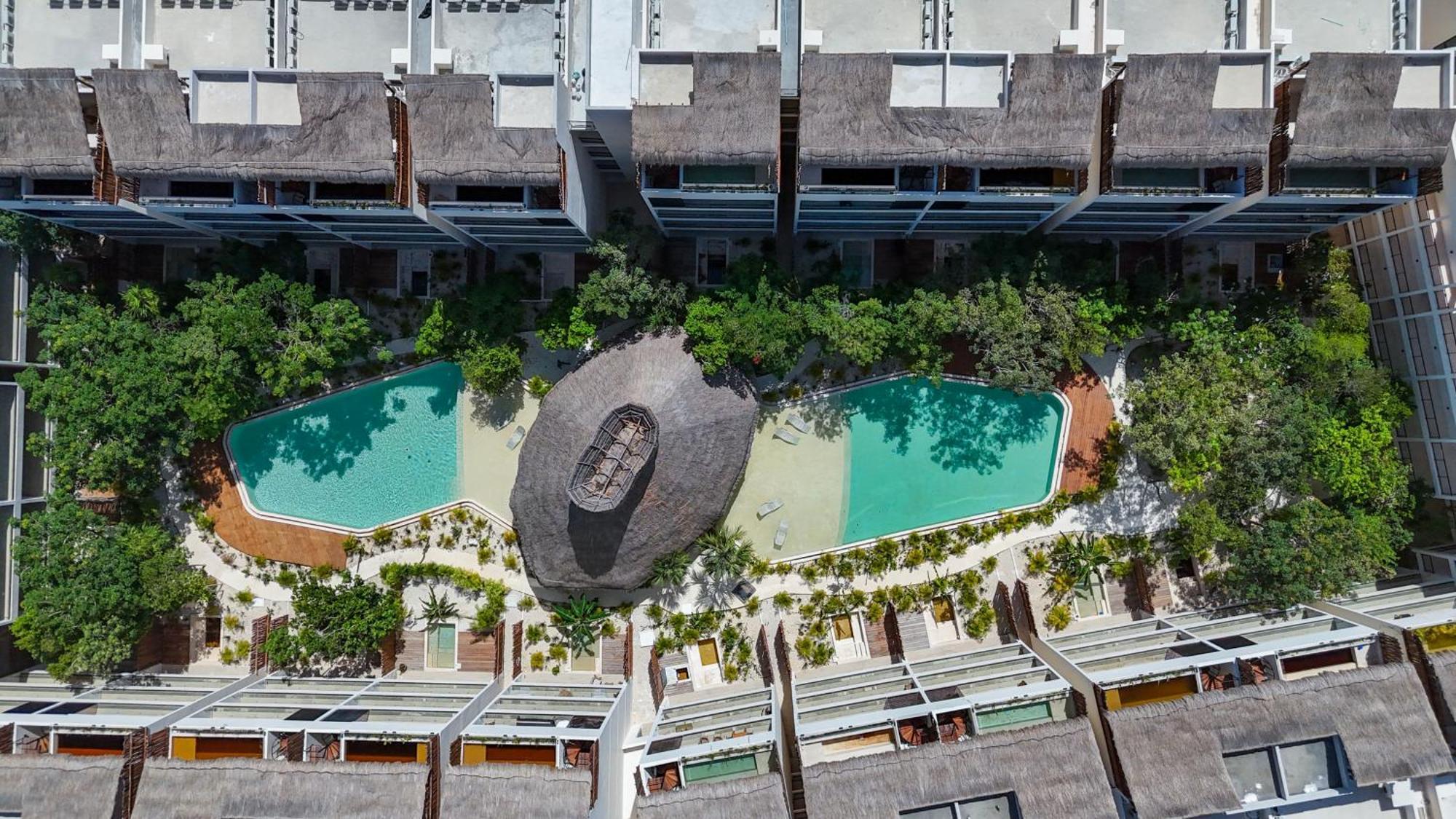 Tropical Getaway In With Private Pool *