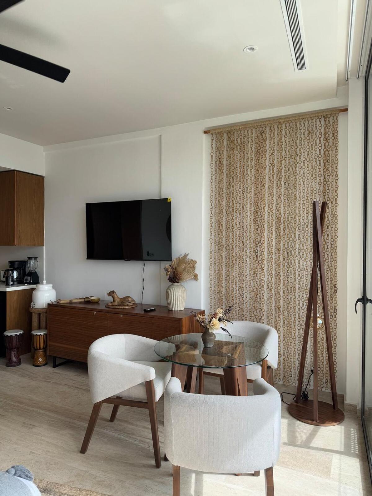 Luxurious Mistiq Gardensii Pool Beachclub Tulum