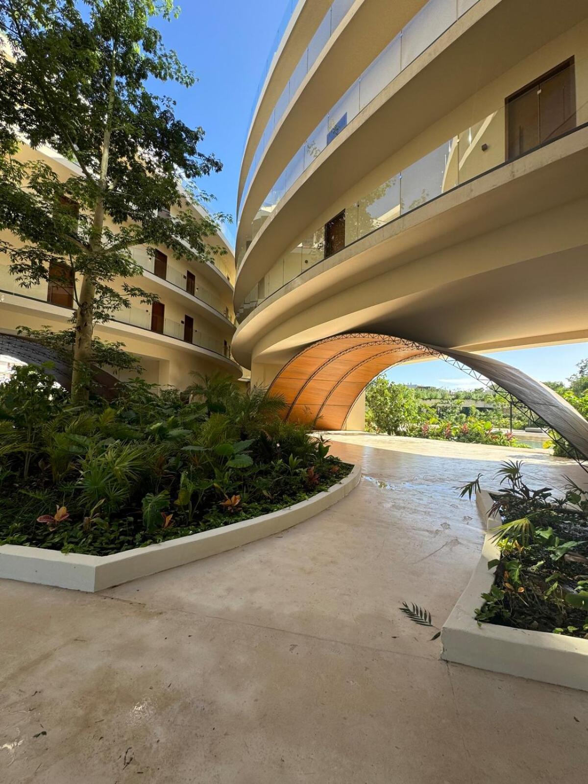 Luxurious Mistiq Gardensii Pool Beachclub Apartment