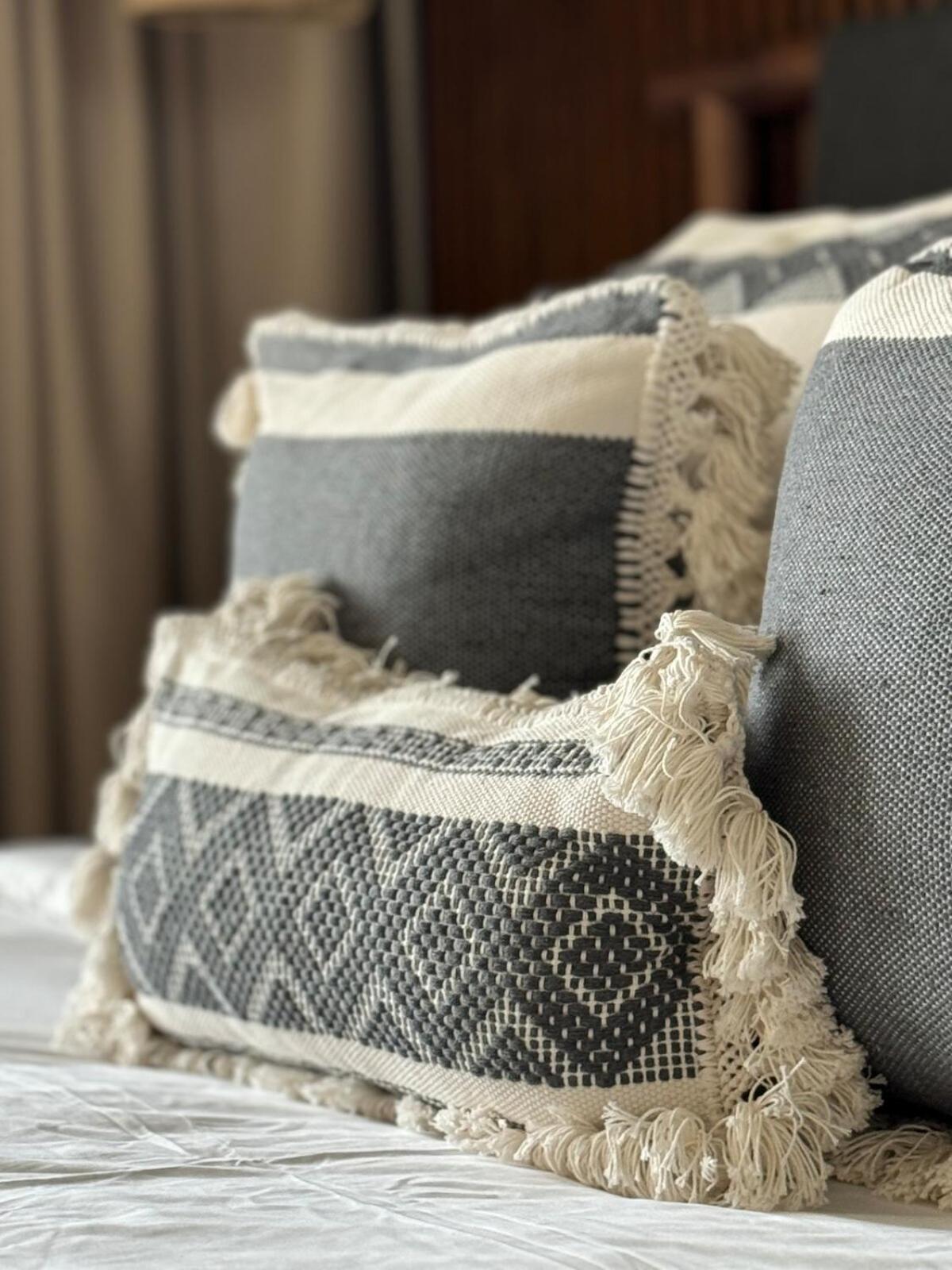 Luxurious Mistiq Gardensii Pool Beachclub