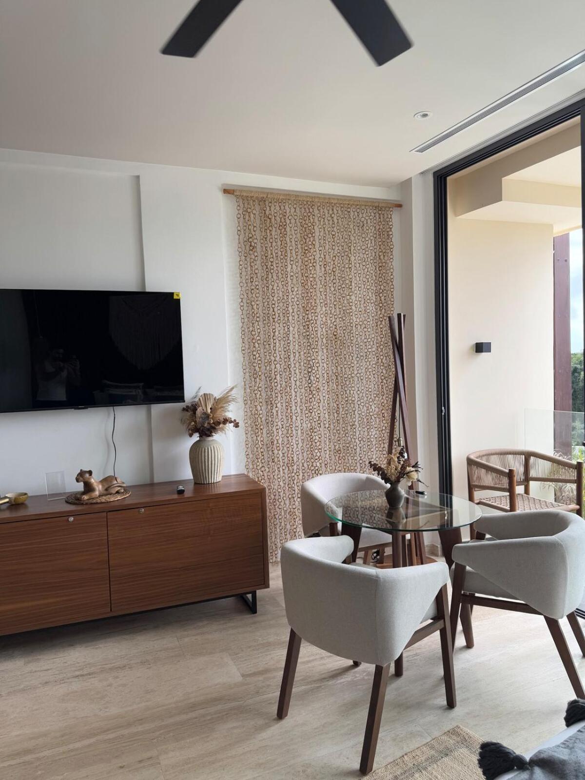 Luxurious Mistiq Gardensii Pool Beachclub Tulum