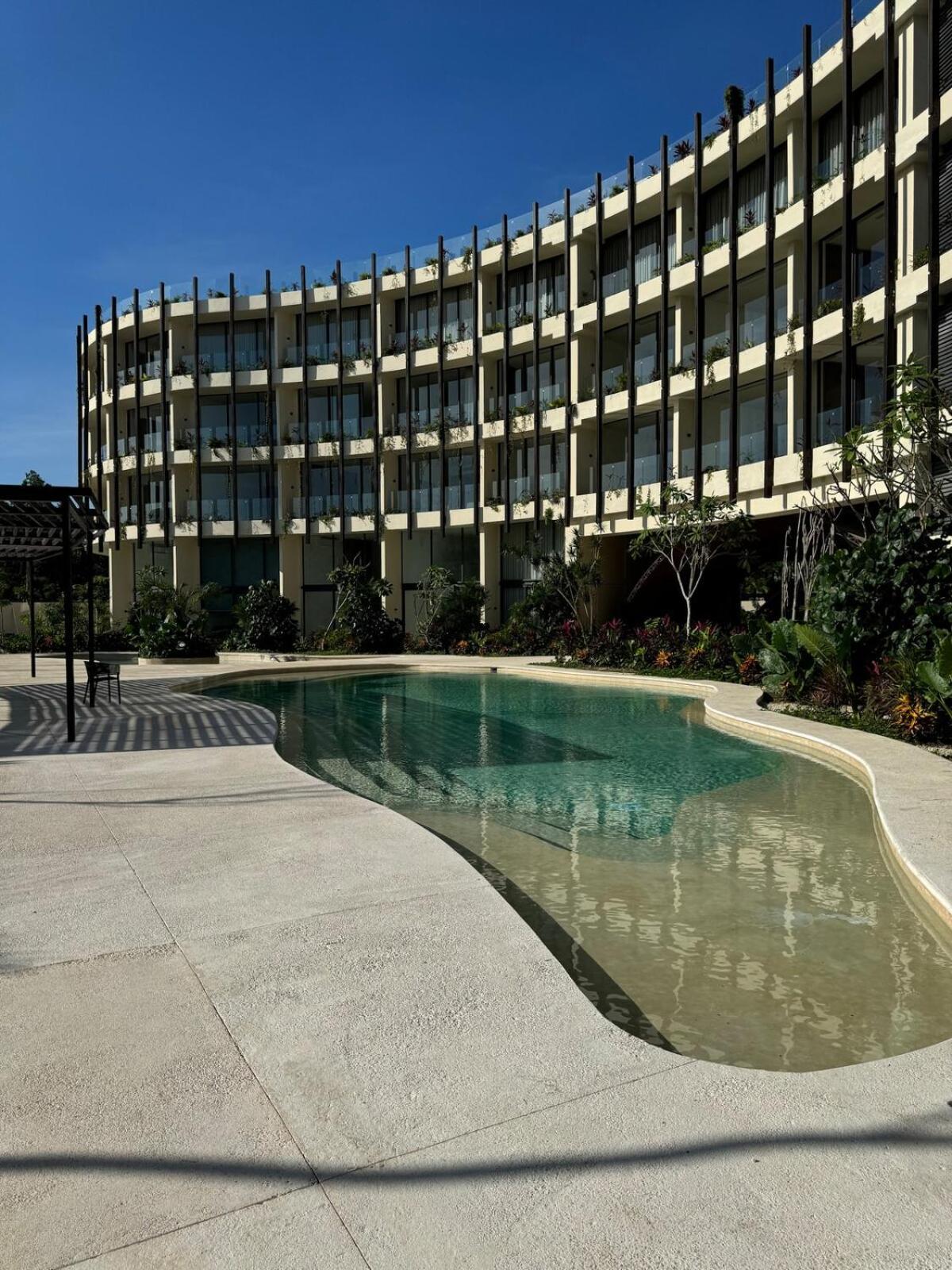 Luxurious Mistiq Gardensii Pool Beachclub Apartment