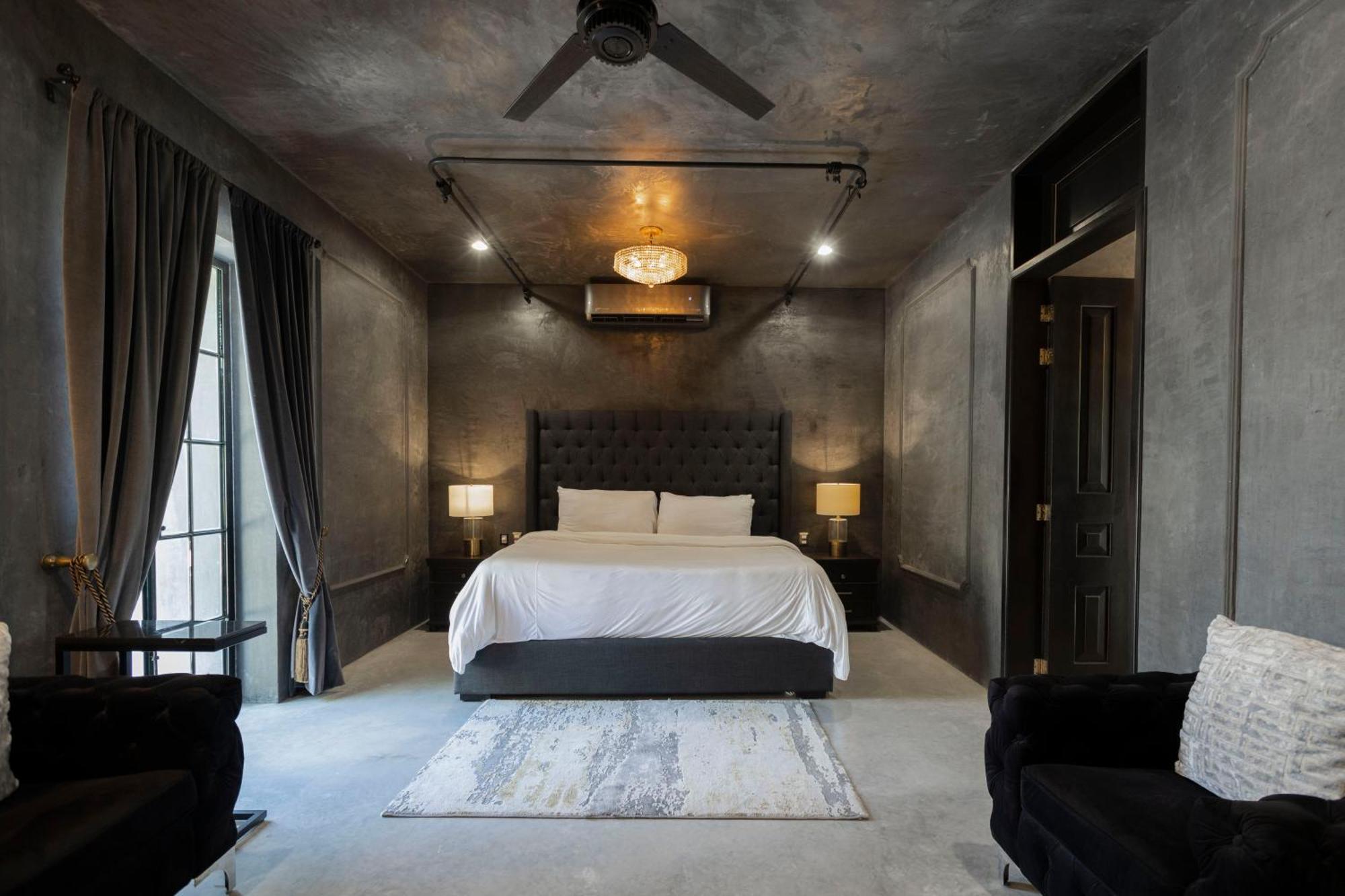 Casa Halo - Mansion, Nightclub, Pool, Sonos, Gated, Staff Pousada