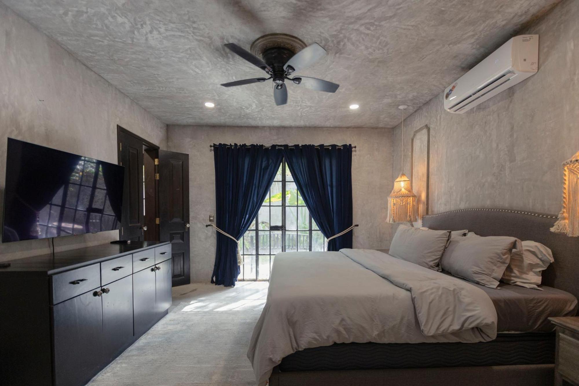 Casa Halo - Mansion, Nightclub, Pool, Sonos, Gated, Staff Pousada *