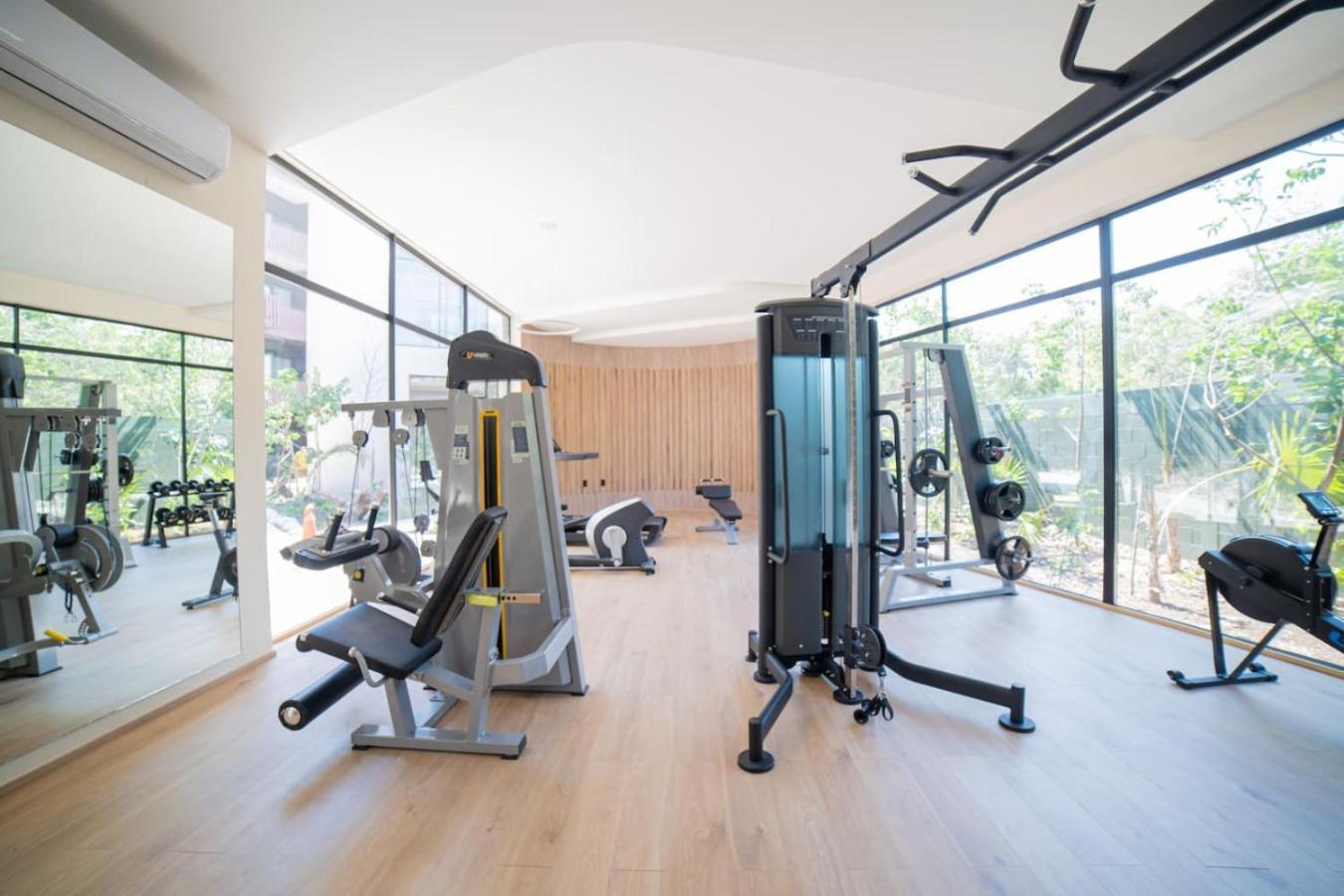 Luxury 3bd With Balcony And Rooftop Pool Apartment