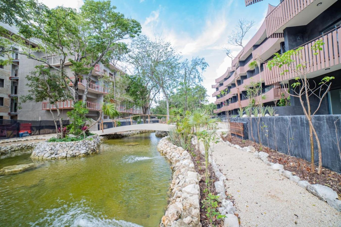 Luxury 3bd With Balcony And Rooftop Pool *