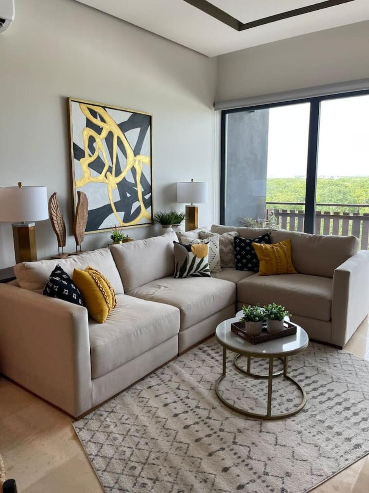 Luxury 3bd With Balcony And Rooftop Pool Apartment