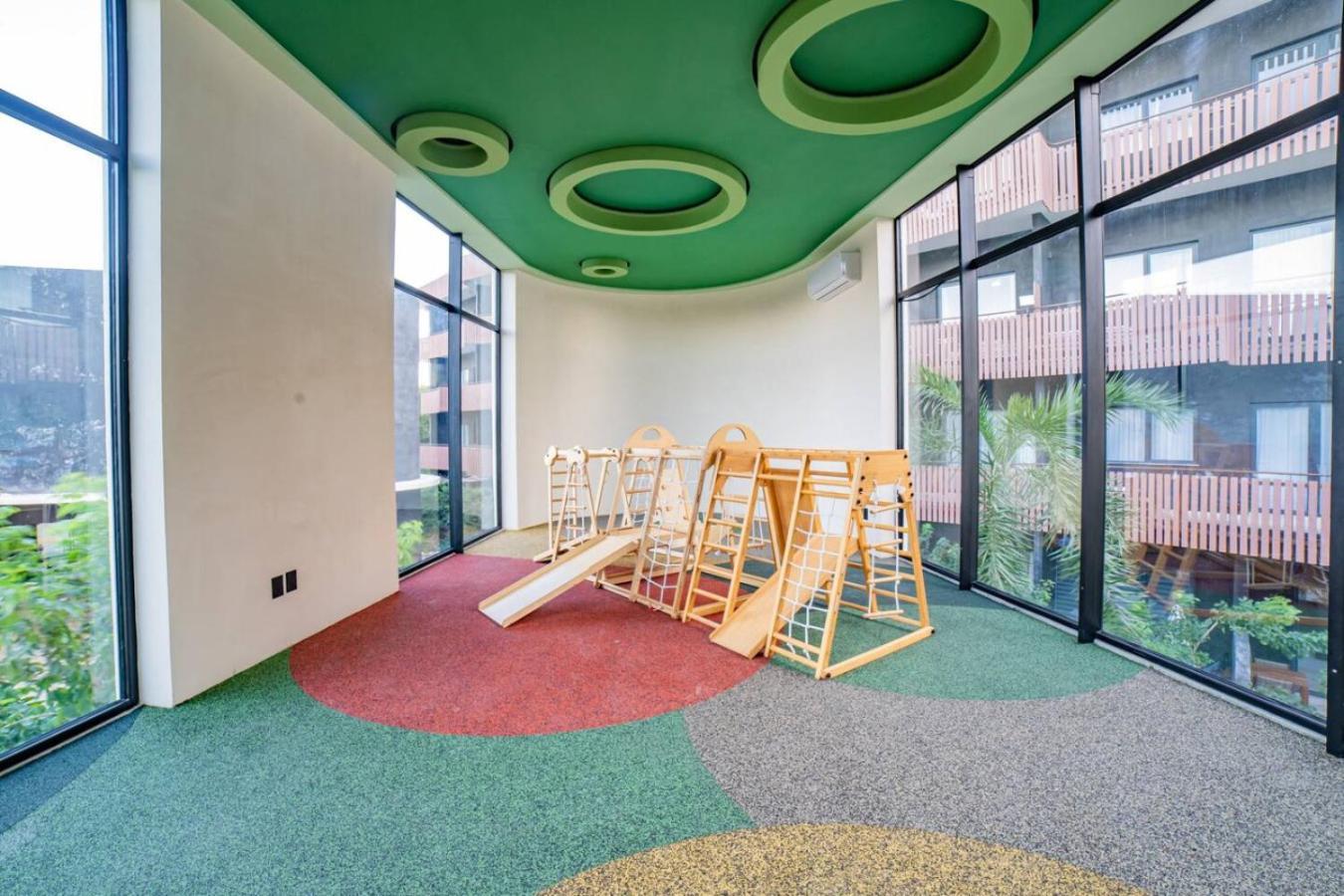 Luxury 3bd With Balcony And Rooftop Pool Apartment *