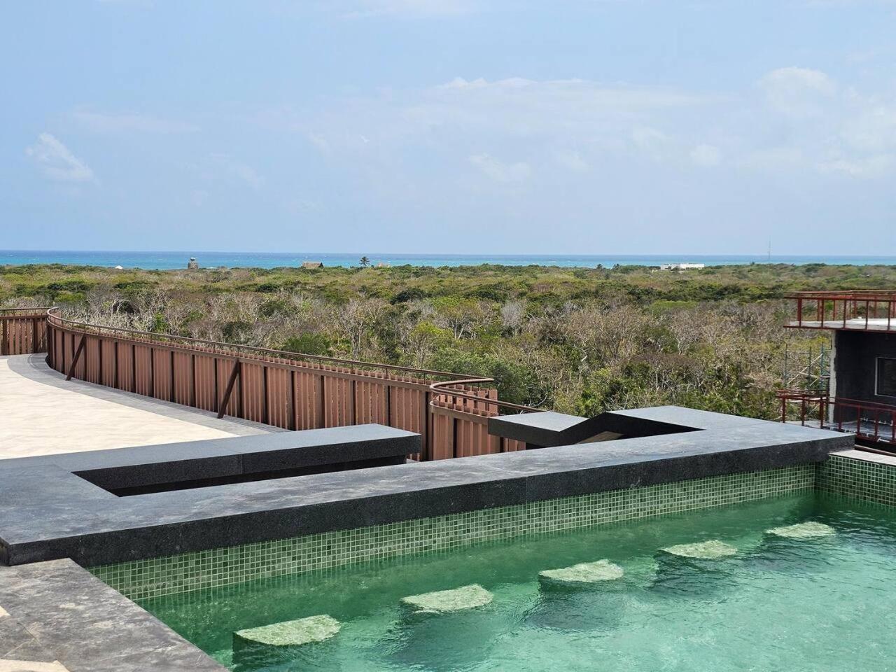 Luxury 3bd With Balcony And Rooftop Pool Apartment